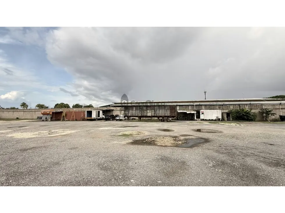 Terreno Industrial y Comercial de 5.500 m² TCL T 10292961 - 2