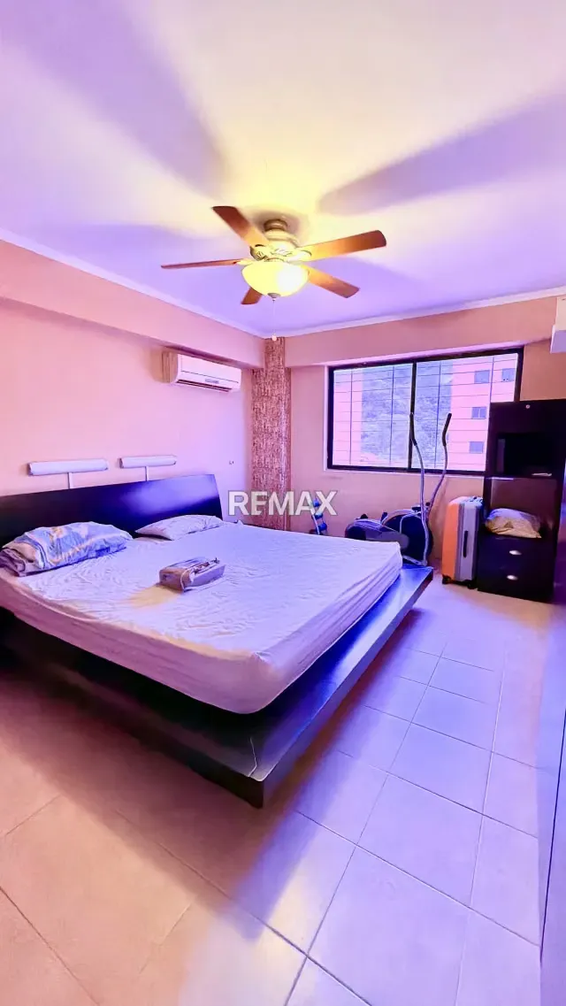 Amplio Apartamento en Venta Res Zafiro Urb El Parral mide - 8