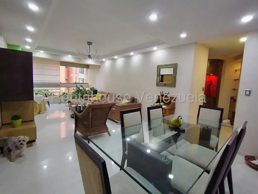 Apartamento (1 Nivel) en Venta en Prados del Este, Distrito Metropolitano - 12
