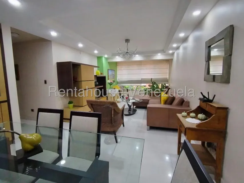 Apartamento (1 Nivel) en Venta en Prados del Este, Distrito Metropolitano - 14