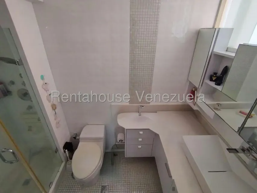 Apartamento (1 Nivel) en Venta en Prados del Este, Distrito Metropolitano - 19