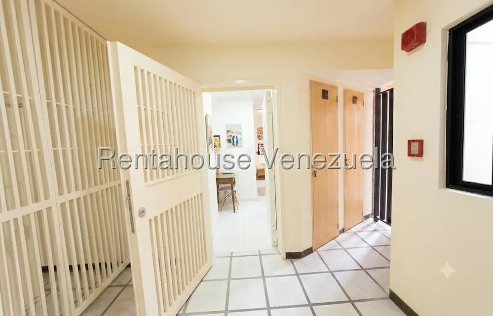 Apartamento (1 Nivel) en Venta en Prados del Este, Distrito Metropolitano - 4