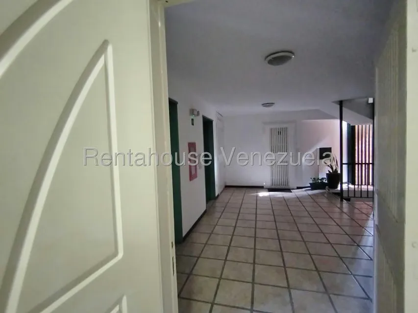 Apartamento (1 Nivel) en Venta en Prados del Este, Distrito Metropolitano - 5