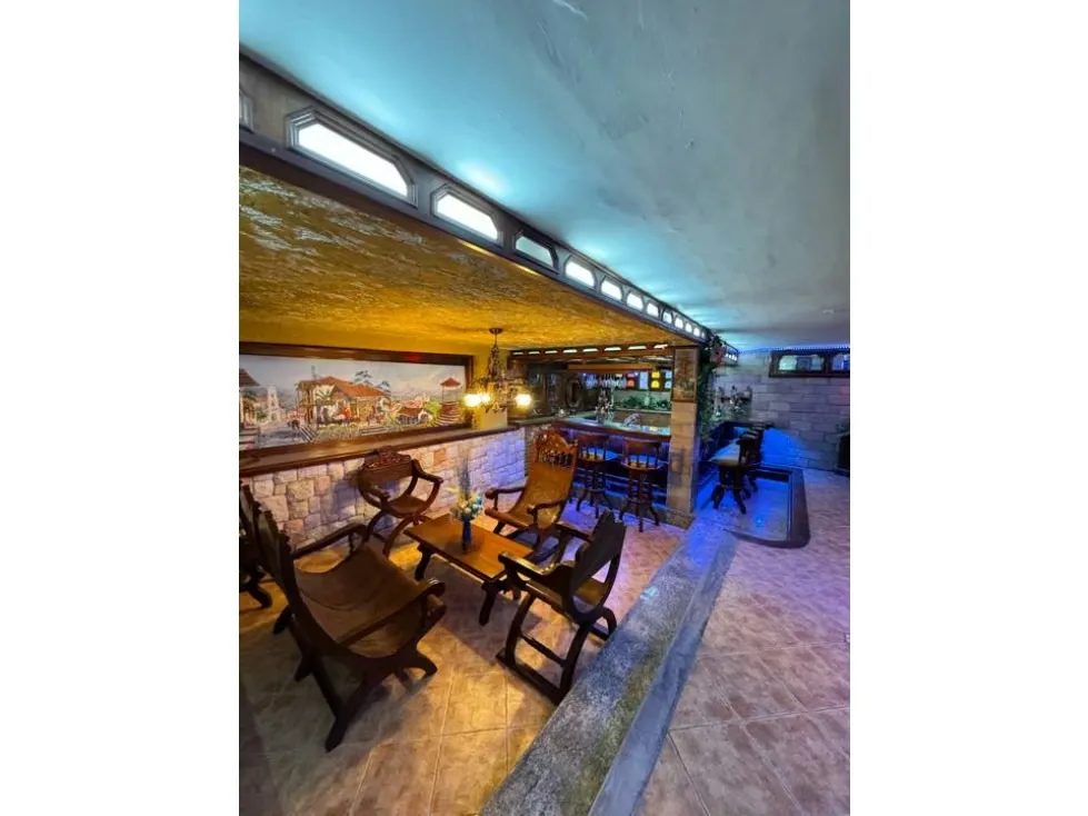 CASA EN VENTA 1.026 m2 - URB. ALTO PRADO - 26