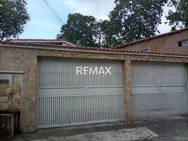 Amplia casa en Venta Urbanización Valle Arriba Conjunto Residencial Londres Guatire