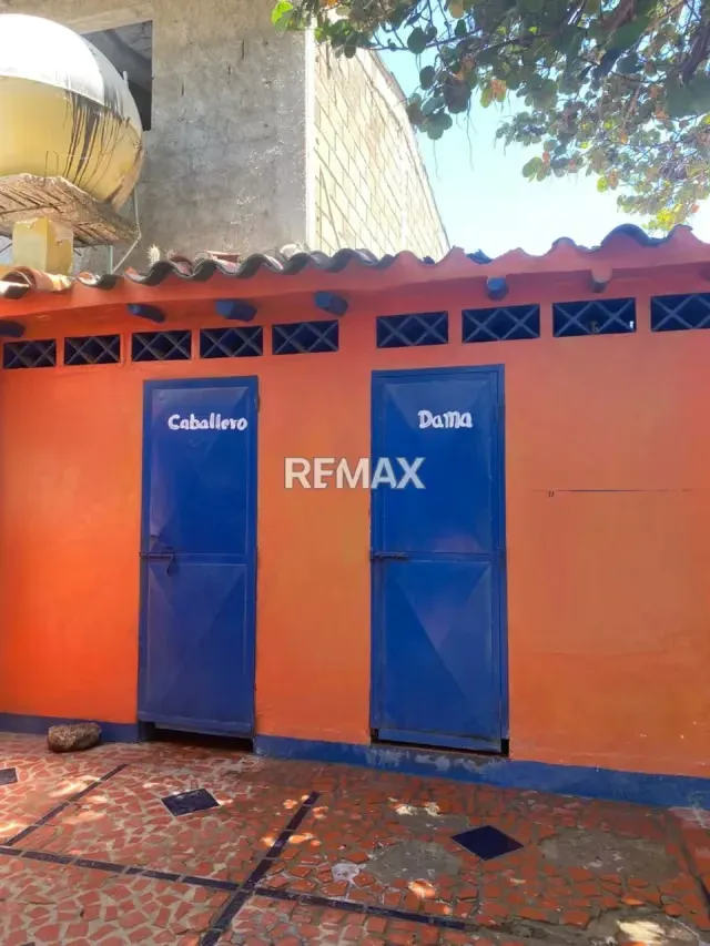 TERRENO CON LOCAL COMERCIAL EN PRIMERA LINEA VISTA AL MAR PLAYA EL YAQUE - 7
