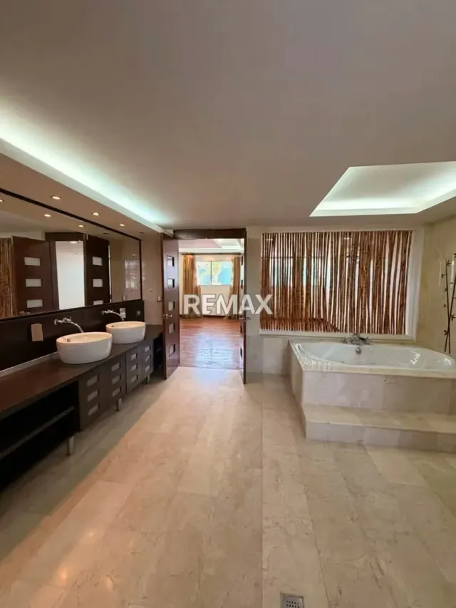 Quinta de Lujo en VENTA en Cumbres de Curumo: 1.222 m² con Planta Eléctrica y Tanque de 30.000 Litros - 14