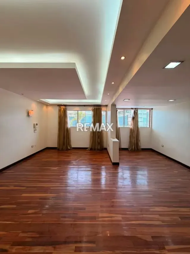 Quinta de Lujo en VENTA en Cumbres de Curumo: 1.222 m² con Planta Eléctrica y Tanque de 30.000 Litros - 15