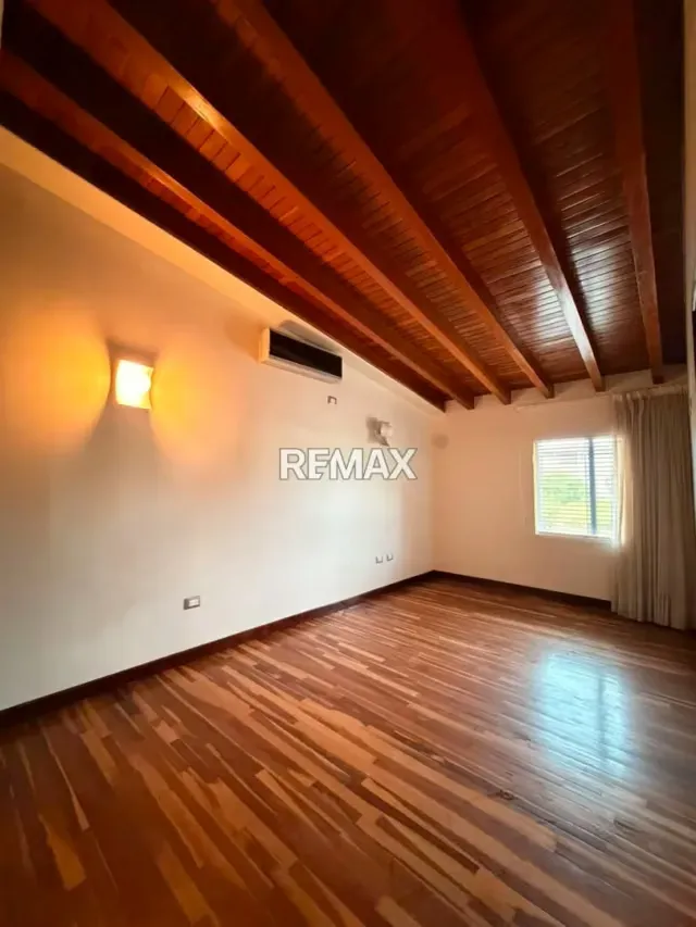 Quinta de Lujo en VENTA en Cumbres de Curumo: 1.222 m² con Planta Eléctrica y Tanque de 30.000 Litros - 18
