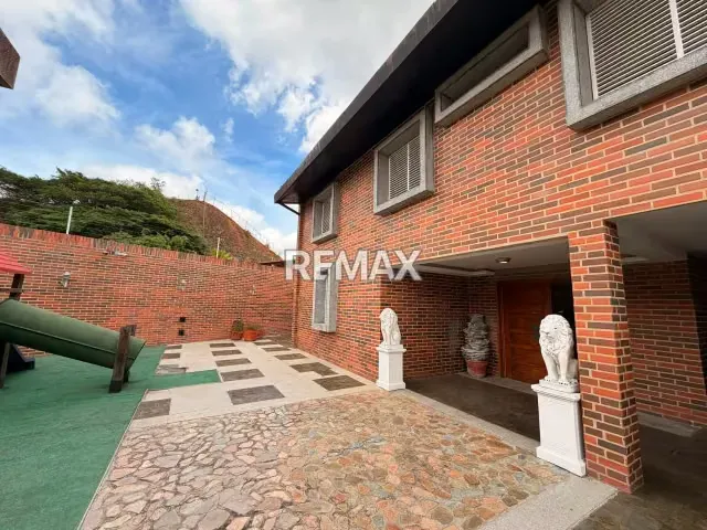 Quinta de Lujo en VENTA en Cumbres de Curumo: 1.222 m² con Planta Eléctrica y Tanque de 30.000 Litros - 2