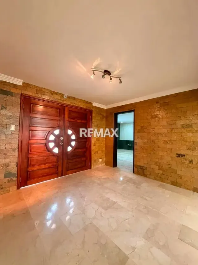 Quinta de Lujo en VENTA en Cumbres de Curumo: 1.222 m² con Planta Eléctrica y Tanque de 30.000 Litros - 3