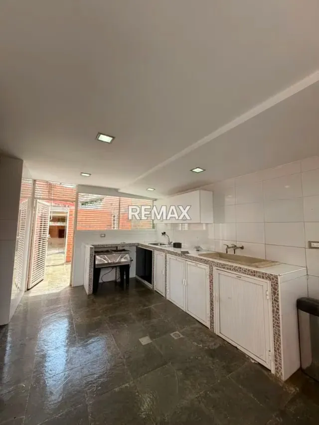 Quinta de Lujo en VENTA en Cumbres de Curumo: 1.222 m² con Planta Eléctrica y Tanque de 30.000 Litros - 9