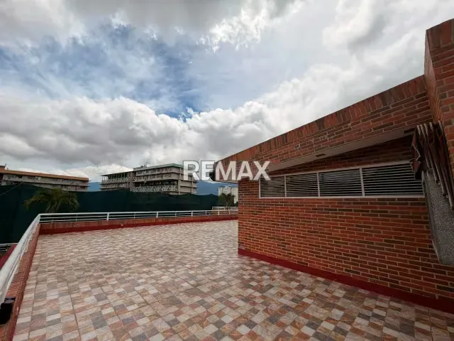 Quinta de Lujo en VENTA en Cumbres de Curumo: 1.222 m² con Planta Eléctrica y Tanque de 30.000 Litros - 10