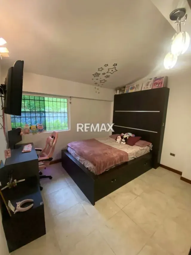 CASA EN VENTA URB. ARAGUANEY - 13