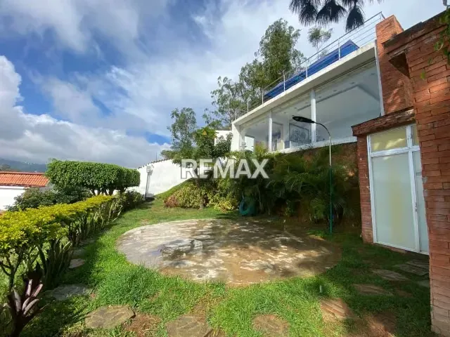 CASA EN VENTA URB. ARAGUANEY - 17