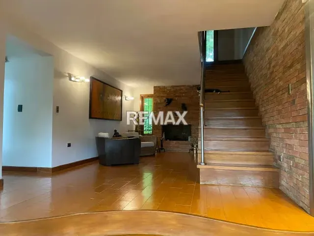 CASA EN VENTA URB. ARAGUANEY - 4