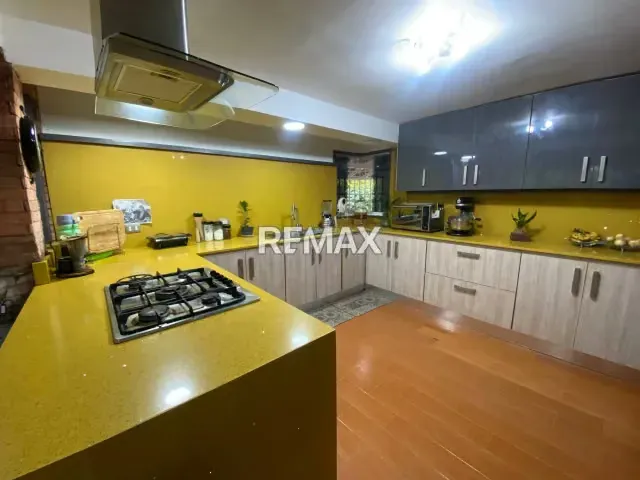 CASA EN VENTA URB. ARAGUANEY - 6
