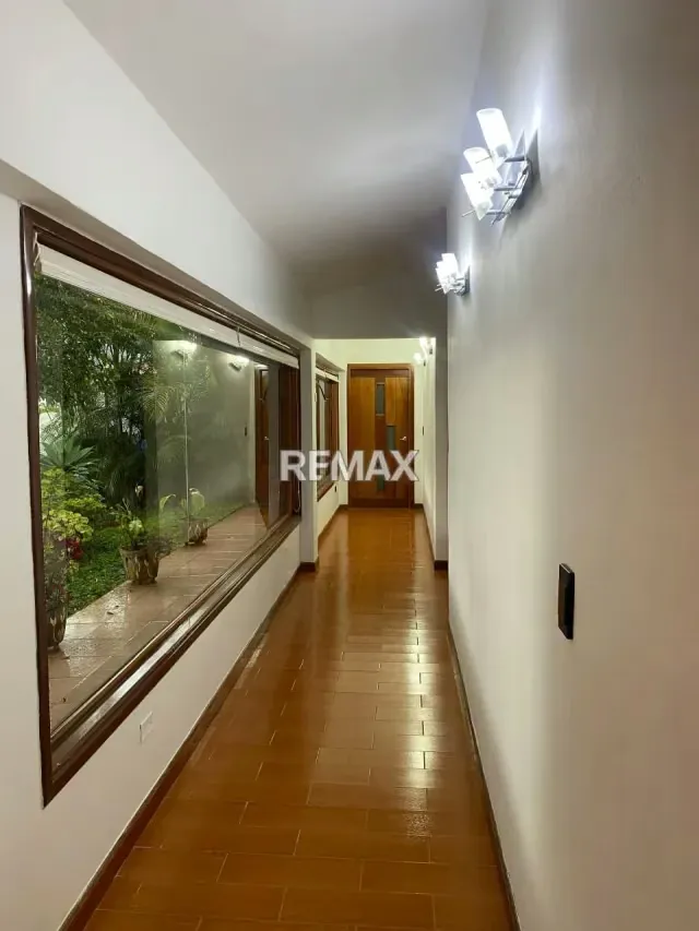 CASA EN VENTA URB. ARAGUANEY - 7