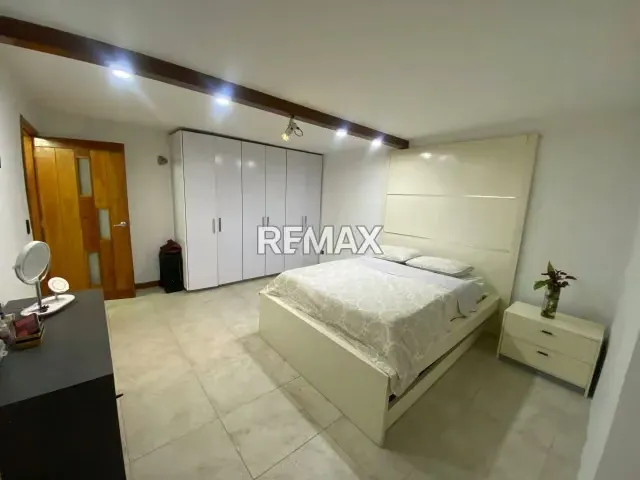 CASA EN VENTA URB. ARAGUANEY - 8