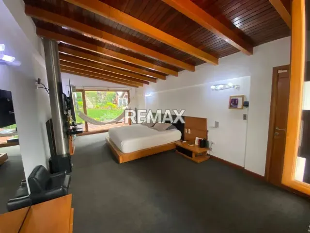 CASA EN VENTA URB. ARAGUANEY - 9