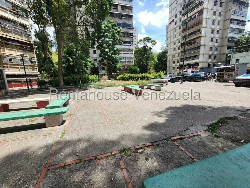 Apartamento (1 Nivel) en Venta en Caricuao, Distrito Metropolitano - 36