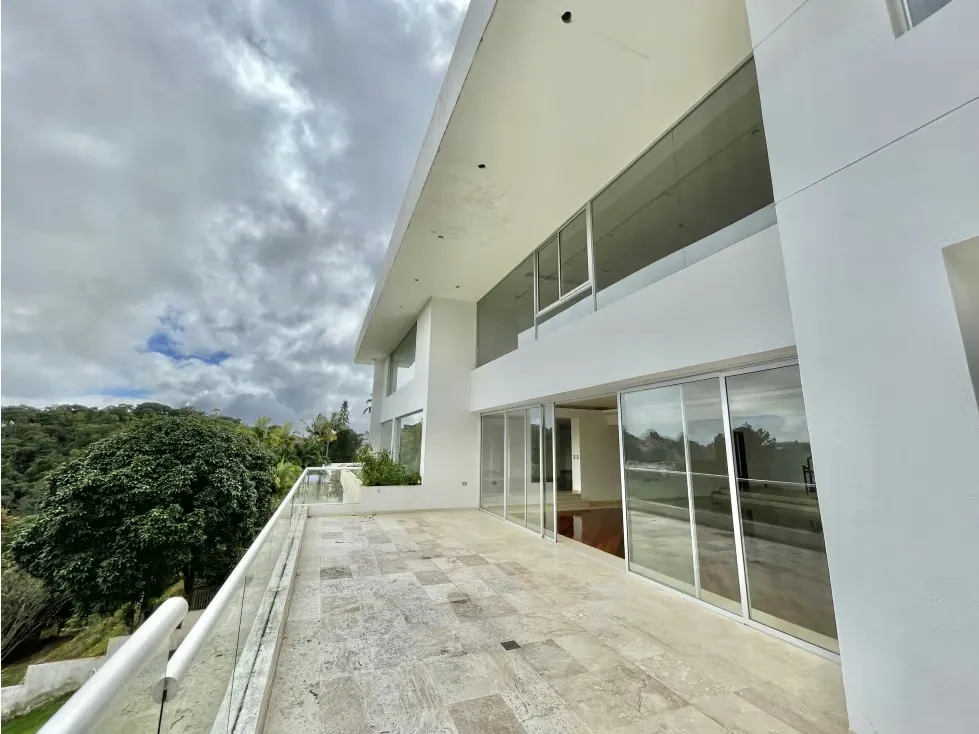 Se vende casa 3000m2 6h+3s/8.5b+2s/12p La Lagunita - 2