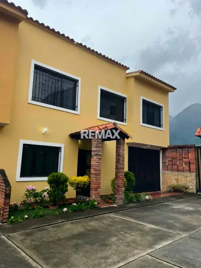 Villa Premium Páramo Casa de dos plantas EN VENTA en Timotes, Sector Casa de teja