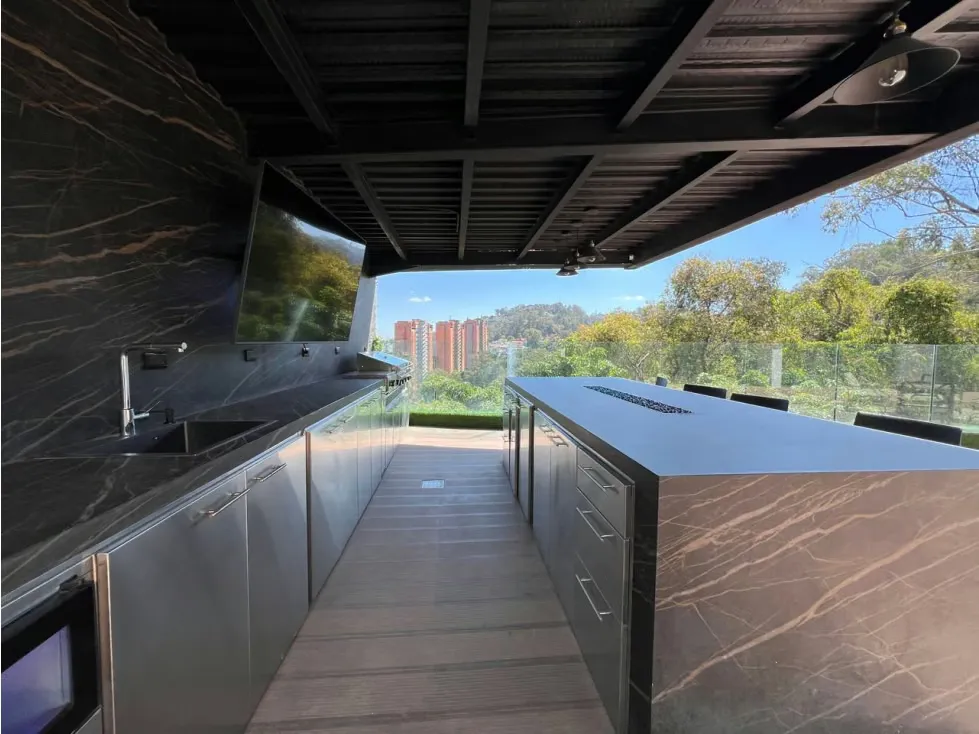 Se vende casa 2217m² 6h+s/6b+s/4e Los Naranjos