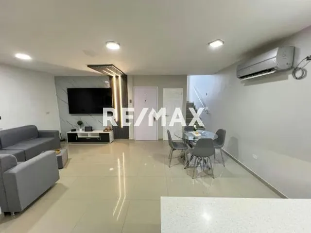 Town house actualizado en venta en Villa Marettimo, Urbanización Coromoto, San Francisco - 2
