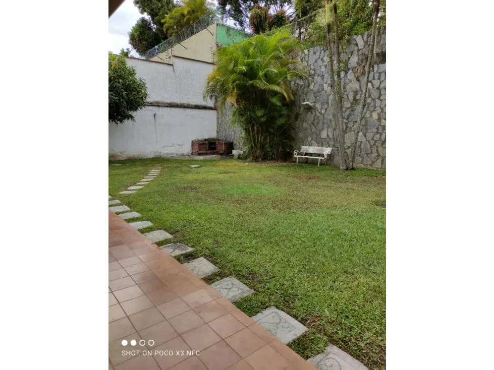 Vendo casa 600m2 5h/5b/5p Cumbres de Curumo 1100 - 3