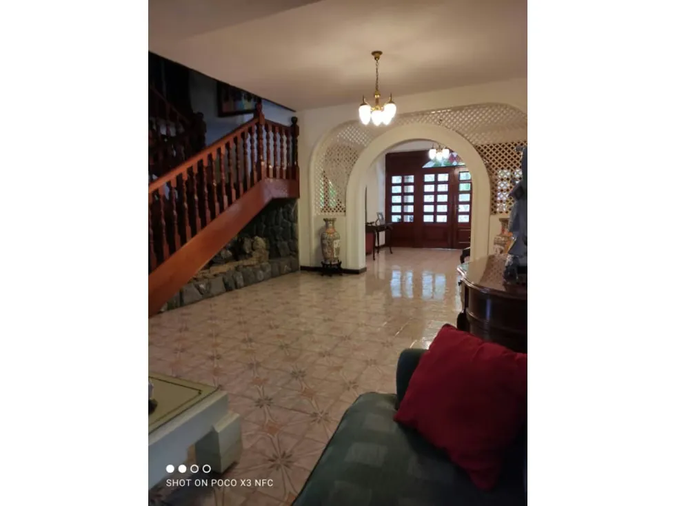 Vendo casa 600m2 5h/5b/5p Cumbres de Curumo 1100 - 5
