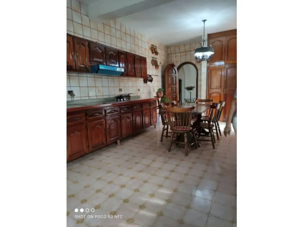 Vendo casa 600m2 5h/5b/5p Cumbres de Curumo 1100 - 9