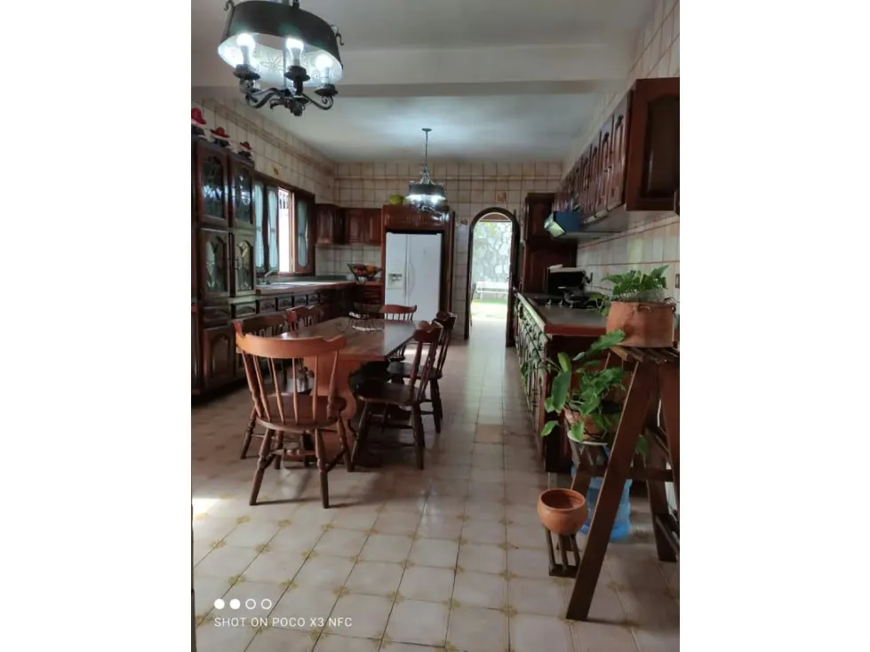 Vendo casa 600m2 5h/5b/5p Cumbres de Curumo 1100 - 10