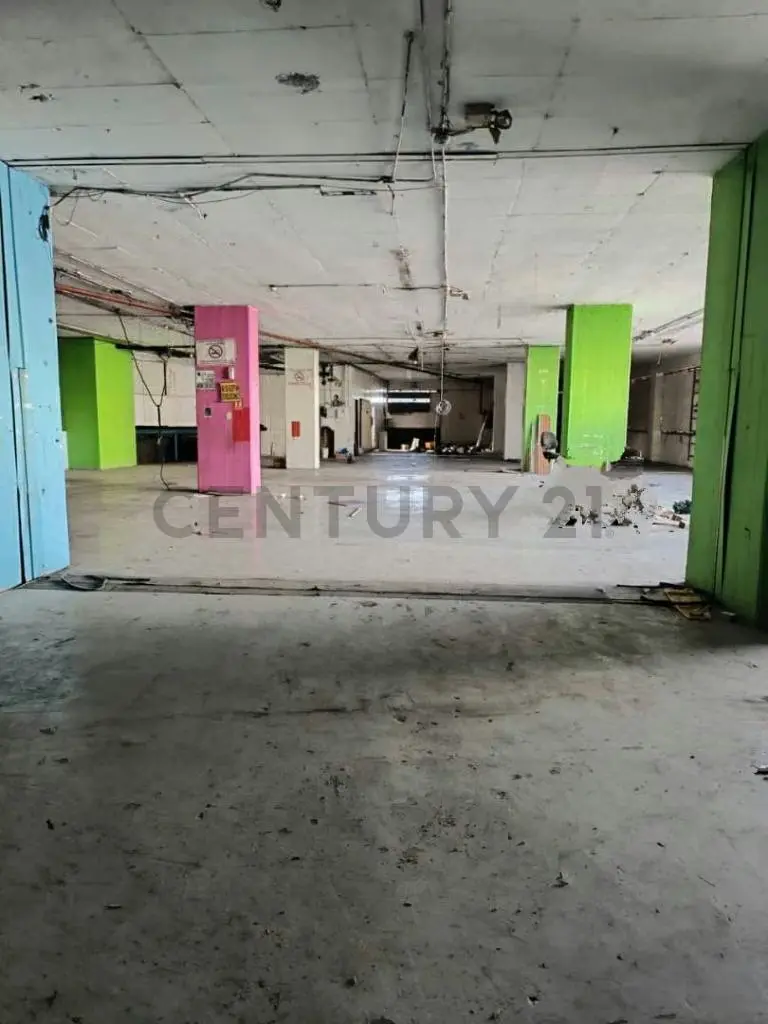Venta Local Comercial, a pie de calle, de 1047 mtrs2 en Lebrun, Petare, Caracas - 2