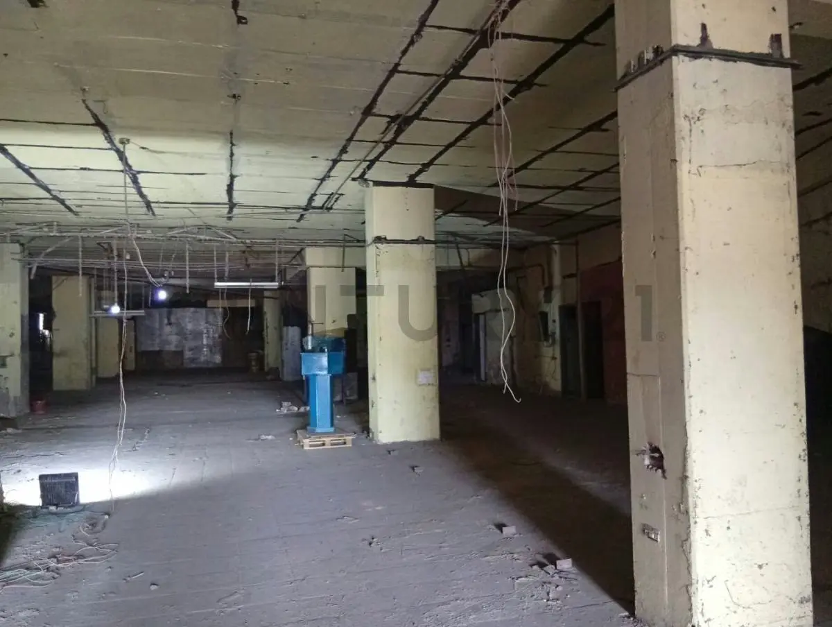 Venta Local Comercial, a pie de calle, de 1047 mtrs2 en Lebrun, Petare, Caracas - 6