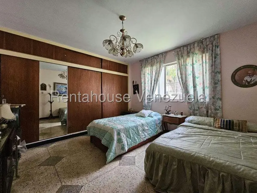 Casa (Duplex) en Venta en Prados del Este, Distrito Metropolitano - 11
