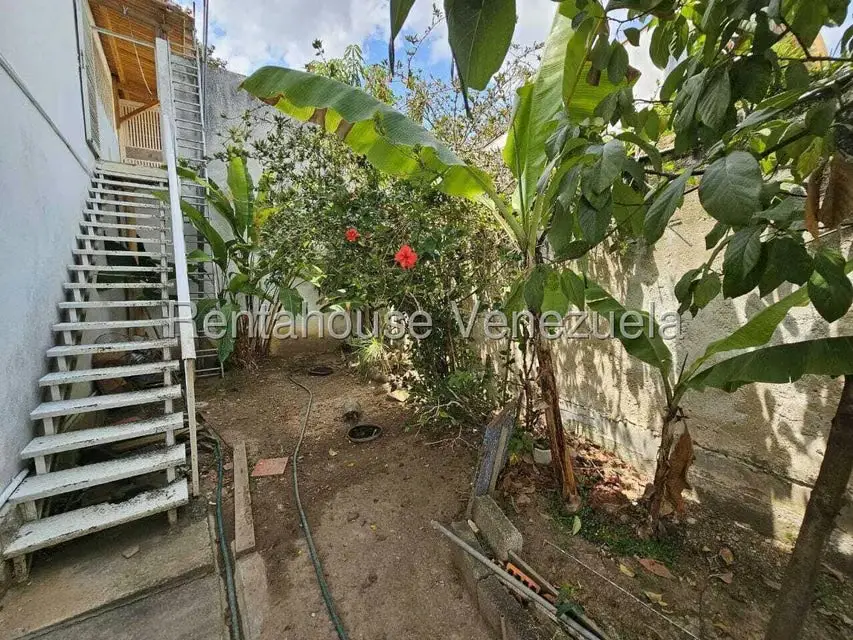 Casa (Duplex) en Venta en Prados del Este, Distrito Metropolitano - 26
