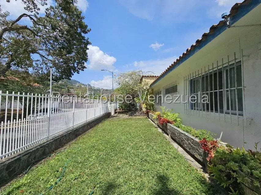 Casa (Duplex) en Venta en Prados del Este, Distrito Metropolitano - 30