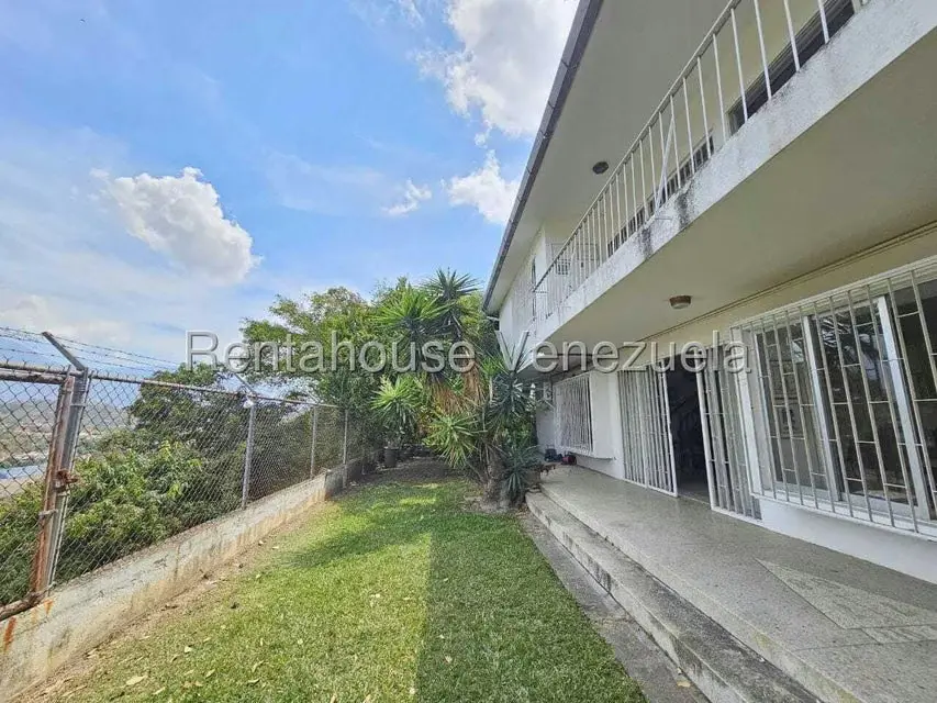 Casa (Duplex) en Venta en Prados del Este, Distrito Metropolitano - 3