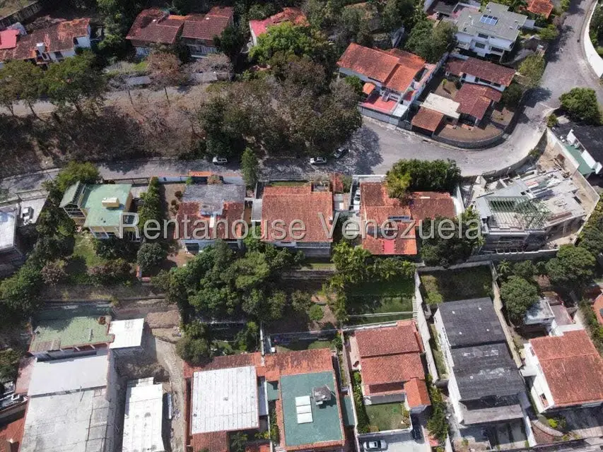 Casa (Duplex) en Venta en Prados del Este, Distrito Metropolitano - 32