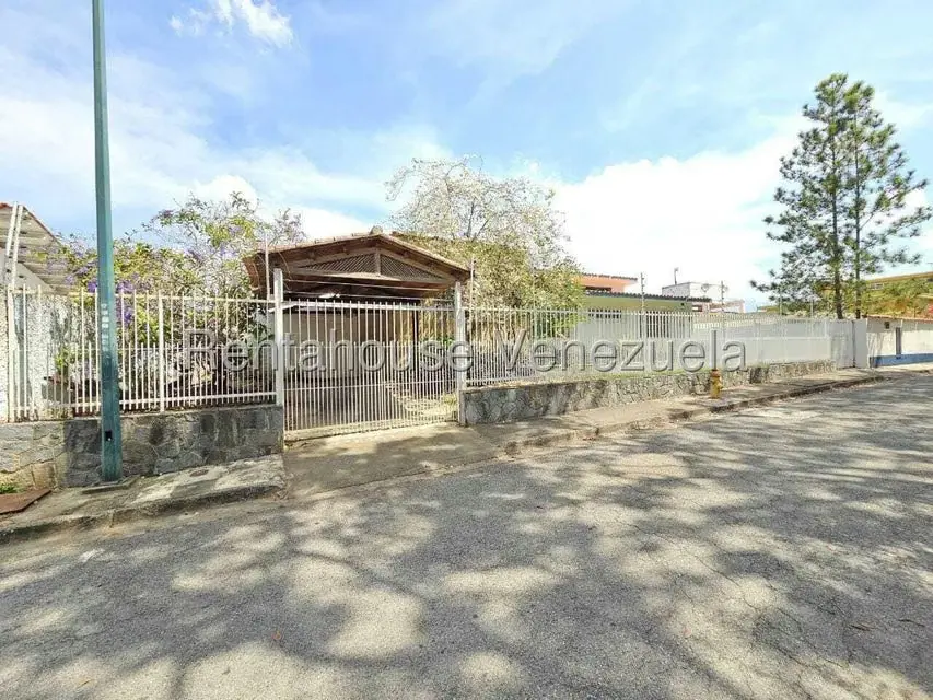 Casa (Duplex) en Venta en Prados del Este, Distrito Metropolitano - 4