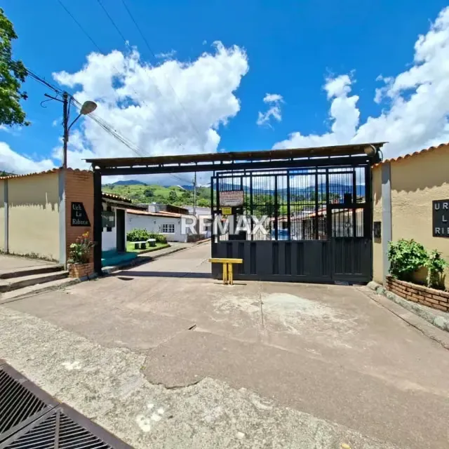 En Venta Encantadora Casa de una Planta en la Urb. La Ribera en las Vegas - 2