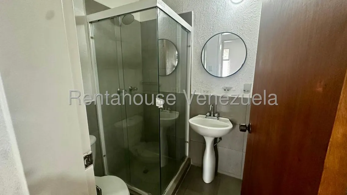 Casa (Duplex) en Alquiler en Villa Antigua, Portuguesa - 12