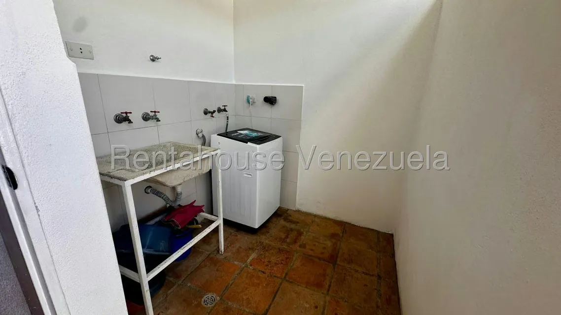 Casa (Duplex) en Alquiler en Villa Antigua, Portuguesa - 13