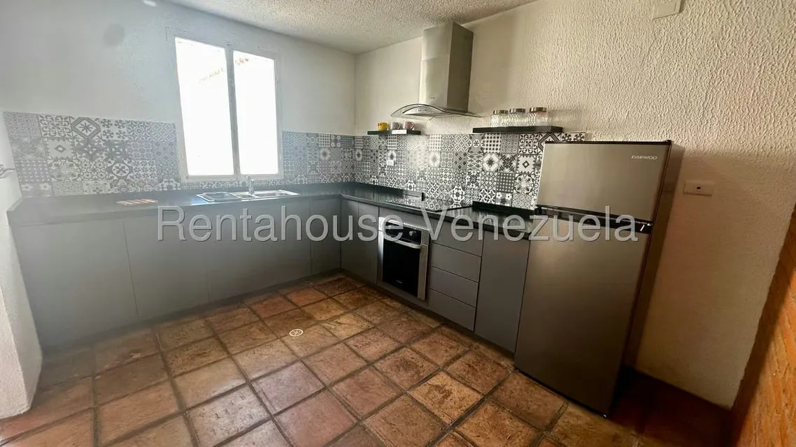 Casa (Duplex) en Alquiler en Villa Antigua, Portuguesa - 4