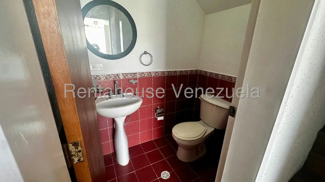 Casa (Duplex) en Alquiler en Villa Antigua, Portuguesa - 5