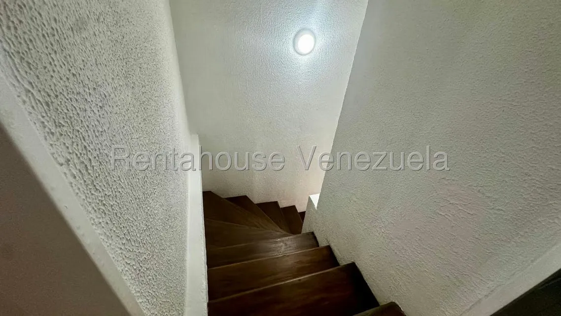 Casa (Duplex) en Alquiler en Villa Antigua, Portuguesa - 6