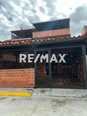 Se Vende Casa En La Muralla Arriba Para Familia Grande A Poner A Su Gusto