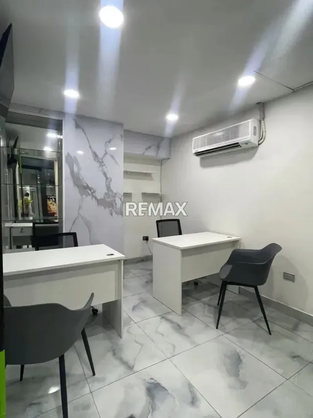 LOCAL COMERCIAL EN ALQUILER C.C MARACAY - 2