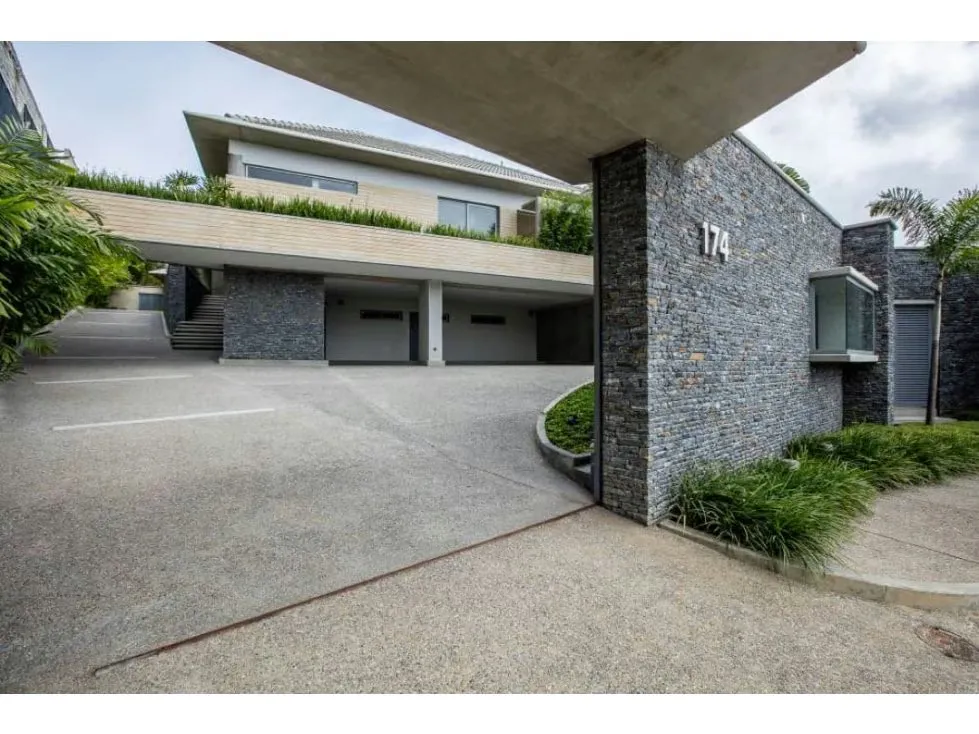 Copia de Se vende casa 700m2 4h+s/8b/10p La Lagunita - 2